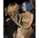 组图：欧美歌手万圣节被恶搞僵尸装