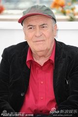 高清组图：戛纳终身成就奖得主贝托鲁奇坐轮椅亮相