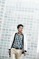 组图：郭晓峰全新写真曝光 造型百变显型男魅力