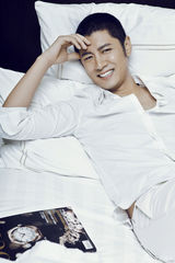 组图：任重湿身封面秀 首尝英伦风变身都市潮男