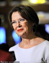 组图：《爱情的模样》首映 安妮特知性亮相