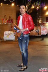 组图：许志安求狗仔队放过 JW久未见老板黎明