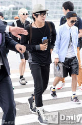 组图：SuperJunior等偶像赴土耳其开唱亮相机场