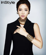 组图：韩星黄静茵拍写真性感迷人 深V热辣珠光宝气