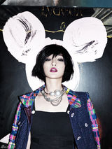 组图：周迅登封面 烟熏红唇妆展冶艳狂野