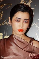 幻灯图：众星亮相时尚派对 妆容各异美艳PK