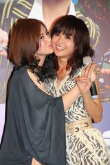 组图：Twins发新碟 阿Sa澄清与陈伟霆过夜绯闻