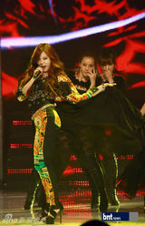 组图：神话与泰蒂徐热唱音乐节目 4minute夺冠