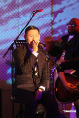 幻灯：张学友推全新大碟 因版税问题或将被无线封杀