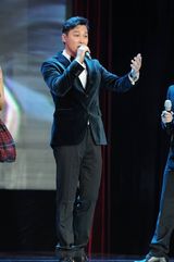 组图：谭耀文亮相慈善晚宴呼吁社会相信爱