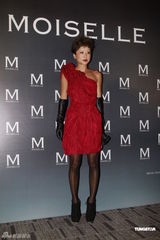 组图：陈慧琳蕾丝装优雅 徐濠萦单肩裙配皮手套