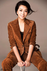 组图：江珊率性写真展现飒爽英姿下的温柔