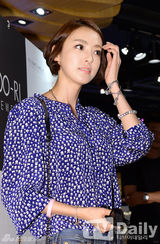 组图：少时Tiffany李玹雨等出席活动墨镜拉风