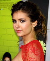 组图：妮娜-杜波夫性感红裙美艳亮相