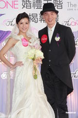 组图：陈豪陈茵媺预演婚礼 工作为先不急结婚