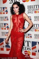 组图：Jessie J透视裙极尽诱惑 登台为火星哥颁奖