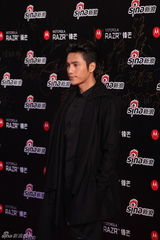 高清图：2011网络盛典红毯陈坤压轴亮相人气旺