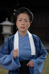 组图：《十五贯》横店热拍 梁冠华甄锡华服美饰