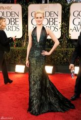 组图：69届金球奖伊万-蕾切尔-伍德羽毛裙动人