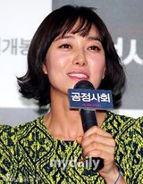 组图：韩星张英南出席新片《公正社会》首映