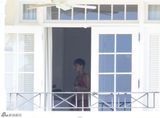 组图：蕾哈娜室内全裸被偷拍 秀玉背诱人