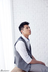 组图：王雷阳光写真展明媚笑容暖人心脾