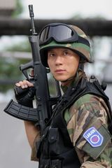 幻灯图集：李晨变身美型军官 硬汉气质万人迷