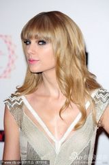 组图：2012MTV欧洲音乐大奖众星红毯璀璨