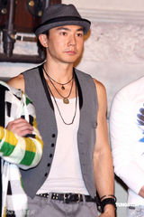 幻灯图：周杰伦领头做公益 被扯上绯闻很无奈