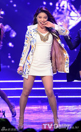 组图：泫雅孙丹菲《M 倒计时》热舞  李夏怡再夺冠