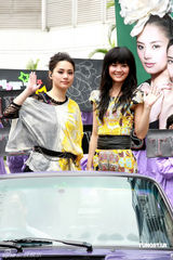 幻灯图：TWINS记者会上对饮 宣布下月开演唱会