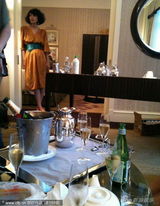 幻灯图：王菲刘嘉玲梁朝伟齐聚派对 小S吻老公