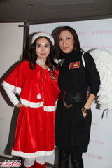 组图：《名媛望族》剧组齐聚宣传 杨怡压力大长痘