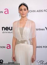 组图：奥斯卡艾滋基金派对-艾米-罗森仙味十足