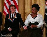 高清图：奥普拉和麦卡特尼等获奖 奥巴马亲自颁奖