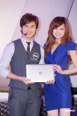 组图：陈柏霖视频聊天维系感情 工作中过白色情人节