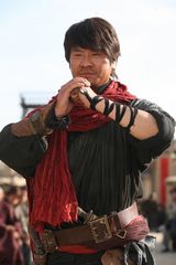 组图：《雪狼谷》造型混搭 连奕名杜淳野性异域范