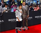 组图：史密斯父子出席《After Earth》首尔红毯