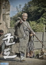 组图：《群盗》公布海报 河正宇姜东元针锋相对