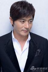 组图：章子怡张东健多伦多拍写真展魅力