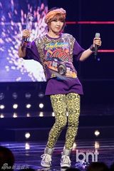 组图：4minute《MCD》两连冠 大秀热辣舞姿