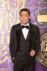 组图：亚太影展红毯生辉 刘嘉玲露半球曾宝仪秀美背