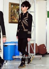 组图：SJ宣传个唱黑装帅酷 4月征战南美