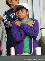 组图：小贝儿子军团助阵老爸比赛 进球欢呼雀跃