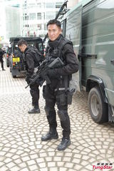 组图：新剧《飞虎II》开工 马德钟拍戏不忘耍帅