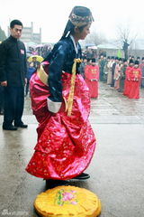 幻灯：张娜拉全家祭拜李时珍 不受“圈钱门”影响