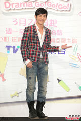 组图：林心如汪东城亮相 靓丽帅气二人抢镜