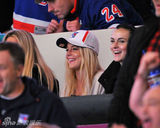 幻灯图集：林赛-罗韩携好友观看冰上曲棍球比赛