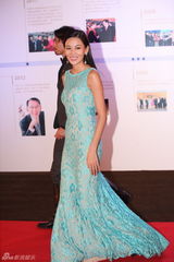 组图：英皇新年大计 谢霆锋拍戏做菜两不误