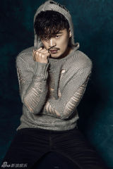 组图：赵锦焘坏男孩写真 重新定义雅痞风